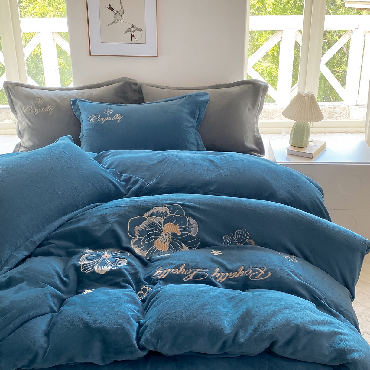 91家纺网 家纺一手货源 找家纺 （总）悦织湾家纺 2025新款绣花200克重牛奶绒四件套刺绣3.5万针7斤重高密加厚保暖跨境专供外贸出口电商热销款