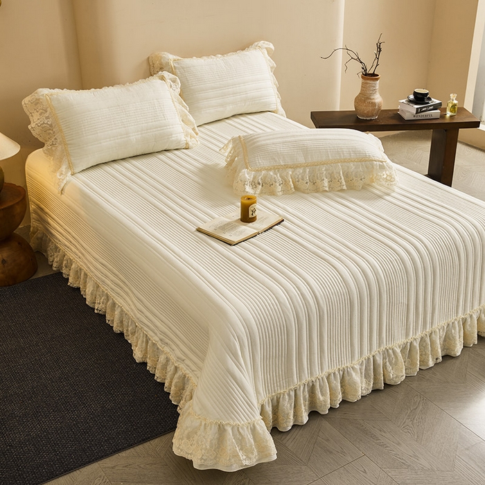 91家纺网 家纺一手货源 找家纺  鼎丰家纺 2025新款法式浪漫花边皱皱纱床盖四件套 蔷薇-牛奶白