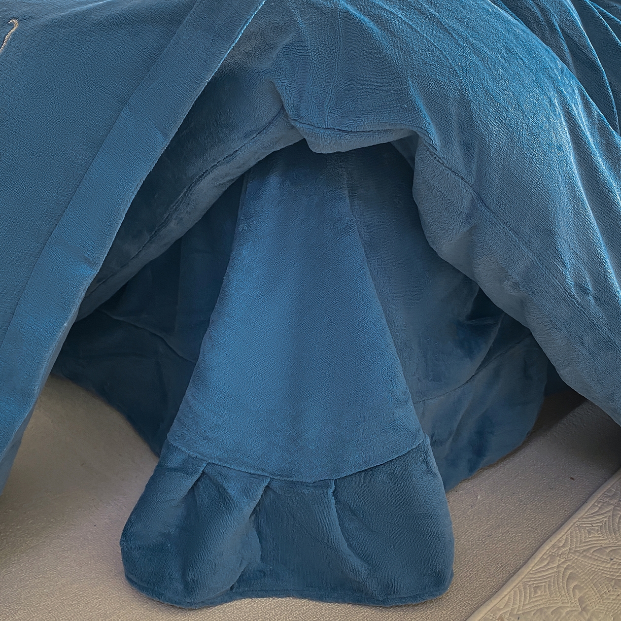 91家纺网 家纺一手货源 找家纺 （总）悦织湾家纺 2025新款绣花200克重牛奶绒四件套刺绣3.5万针7斤重高密加厚保暖跨境专供外贸出口电商热销款