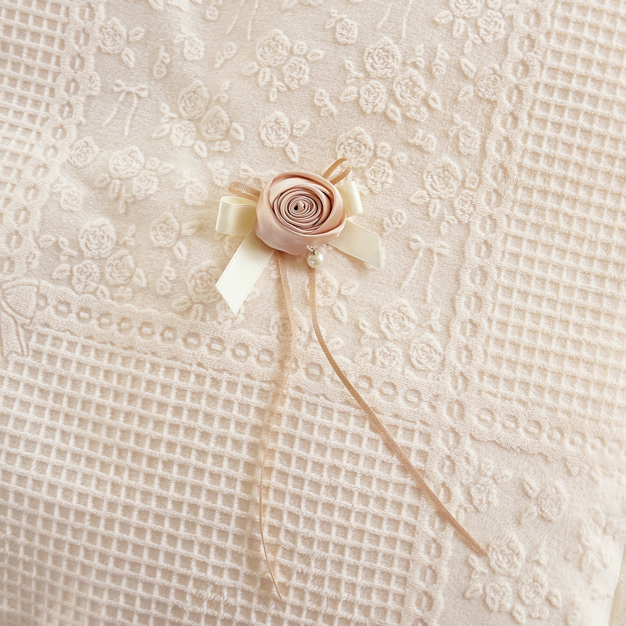 91家纺网 家纺一手货源 找家纺 北纬27度 2025新款法式牛奶绒四件套-玫瑰花语 玫瑰花语-米白