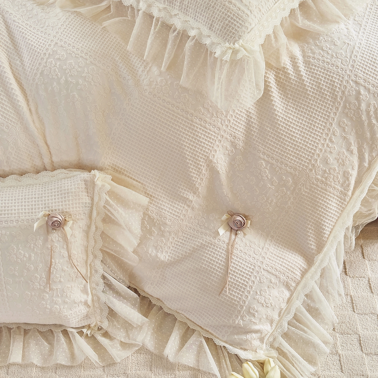 91家纺网 家纺一手货源 找家纺 北纬27度 2025新款法式牛奶绒四件套-玫瑰花语 玫瑰花语-米白