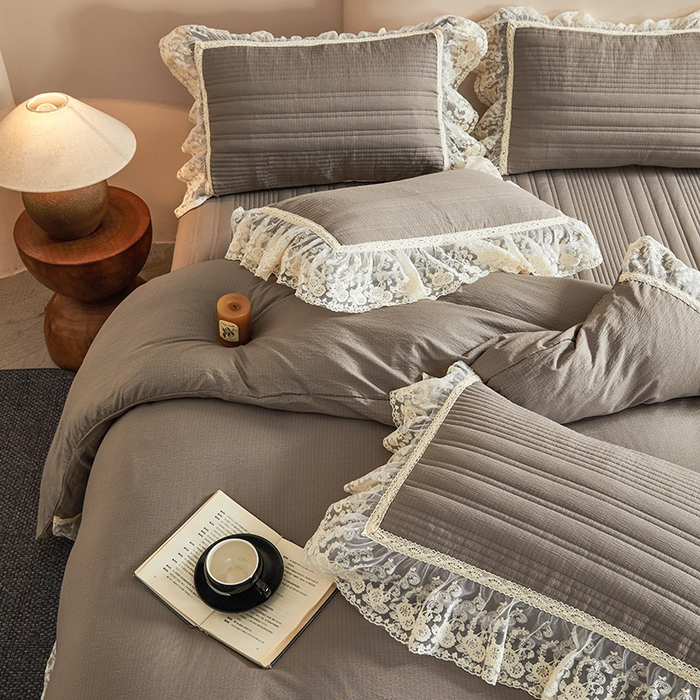 91家纺网 家纺一手货源 找家纺  鼎丰家纺 2025新款法式浪漫花边皱皱纱床盖四件套 蔷薇-云雾灰