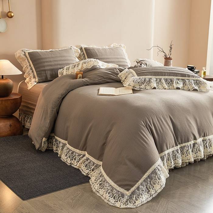 91家纺网 家纺一手货源 找家纺  鼎丰家纺 2025新款法式浪漫花边皱皱纱床盖四件套 蔷薇-云雾灰