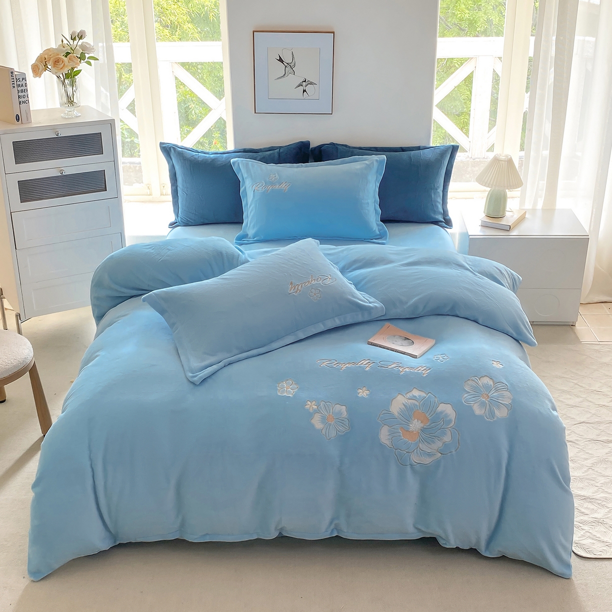 91家纺网 家纺一手货源 找家纺 （总）悦织湾家纺 2025新款绣花200克重牛奶绒四件套刺绣3.5万针7斤重高密加厚保暖跨境专供外贸出口电商热销款