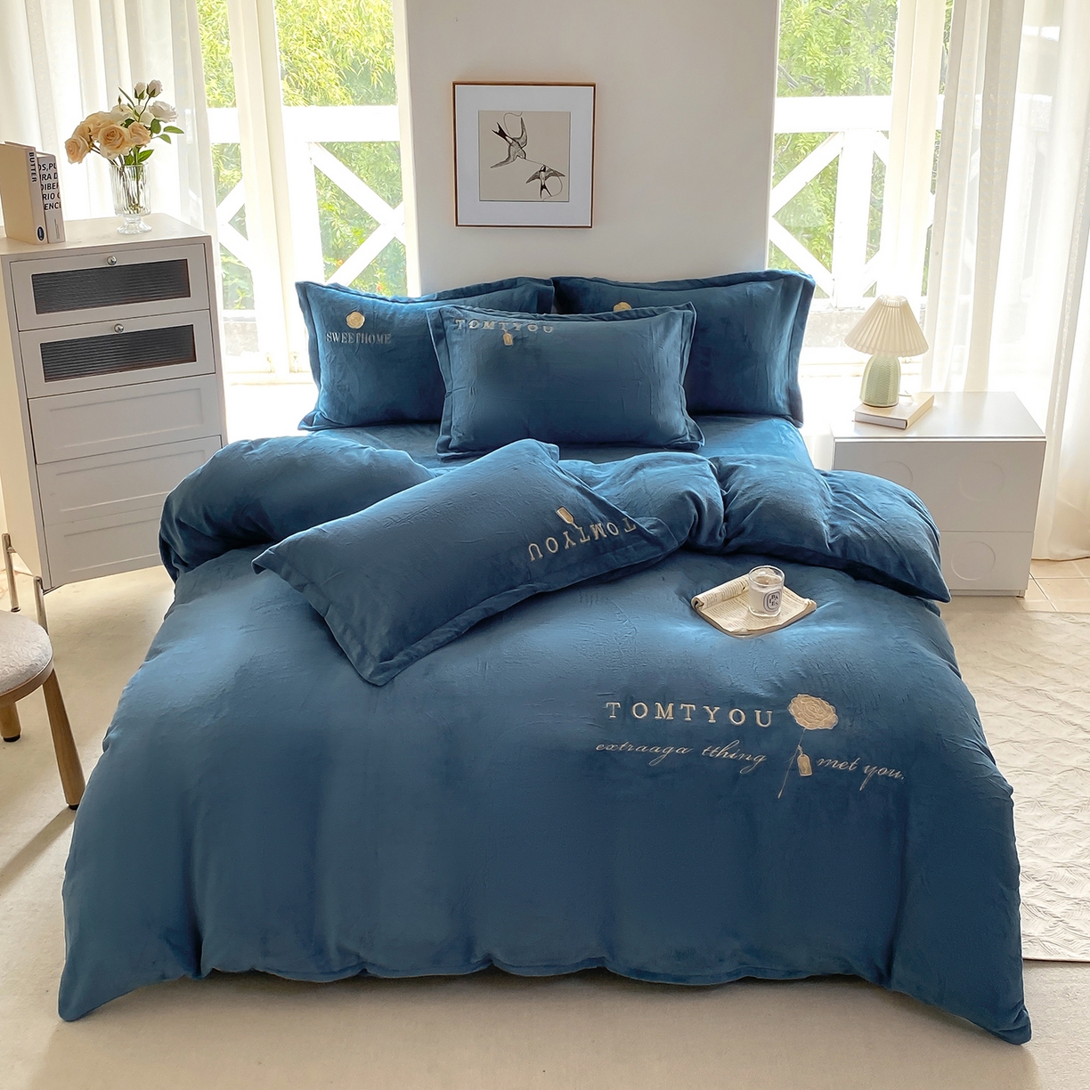 91家纺网 家纺一手货源 找家纺 （总）悦织湾家纺 2025新款绣花200克重牛奶绒四件套刺绣3.5万针7斤重高密加厚保暖跨境专供外贸出口电商热销款