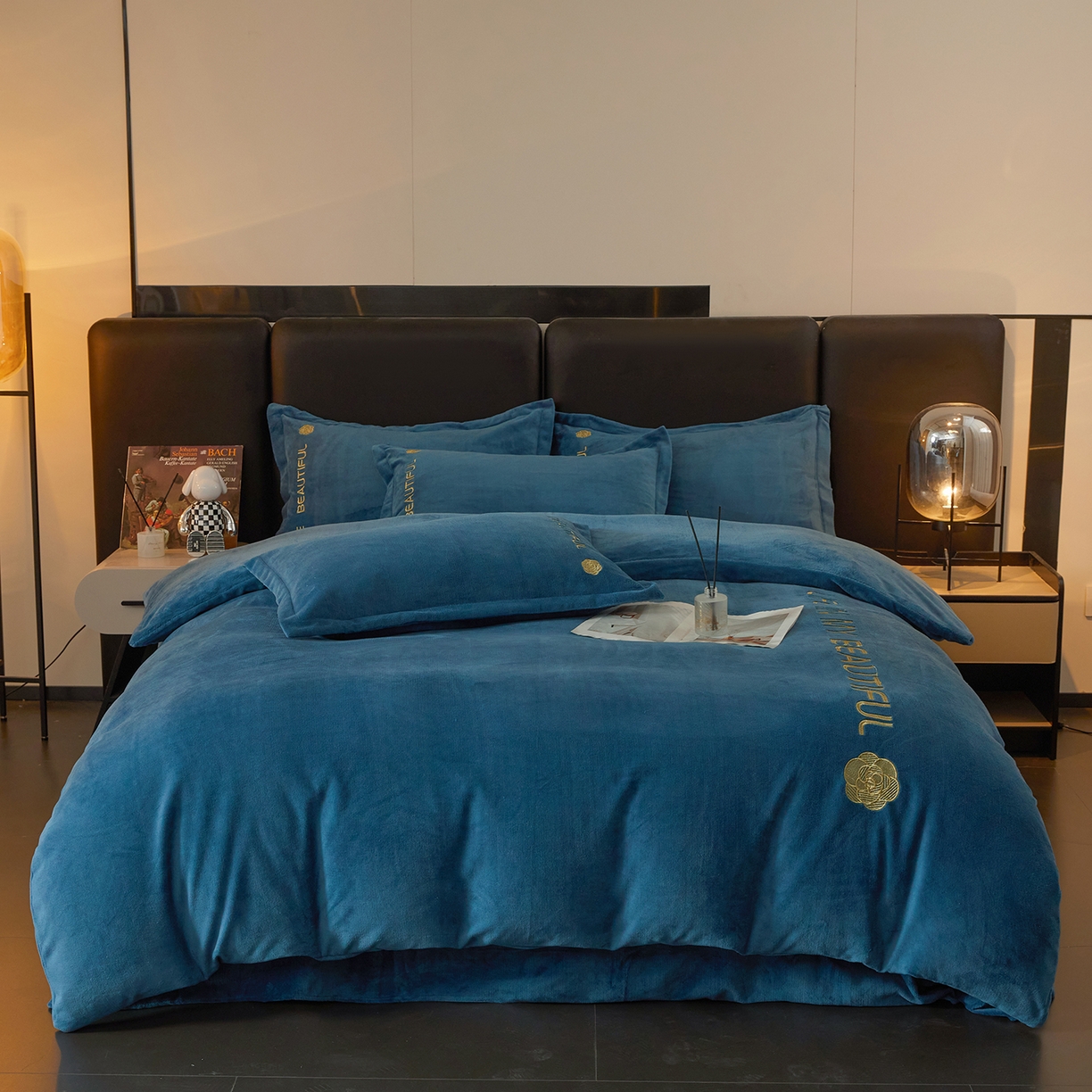 91家纺网 家纺一手货源 找家纺 （总）悦织湾家纺 2025新款绣花200克重牛奶绒四件套刺绣3.5万针7斤重高密加厚保暖跨境专供外贸出口电商热销款