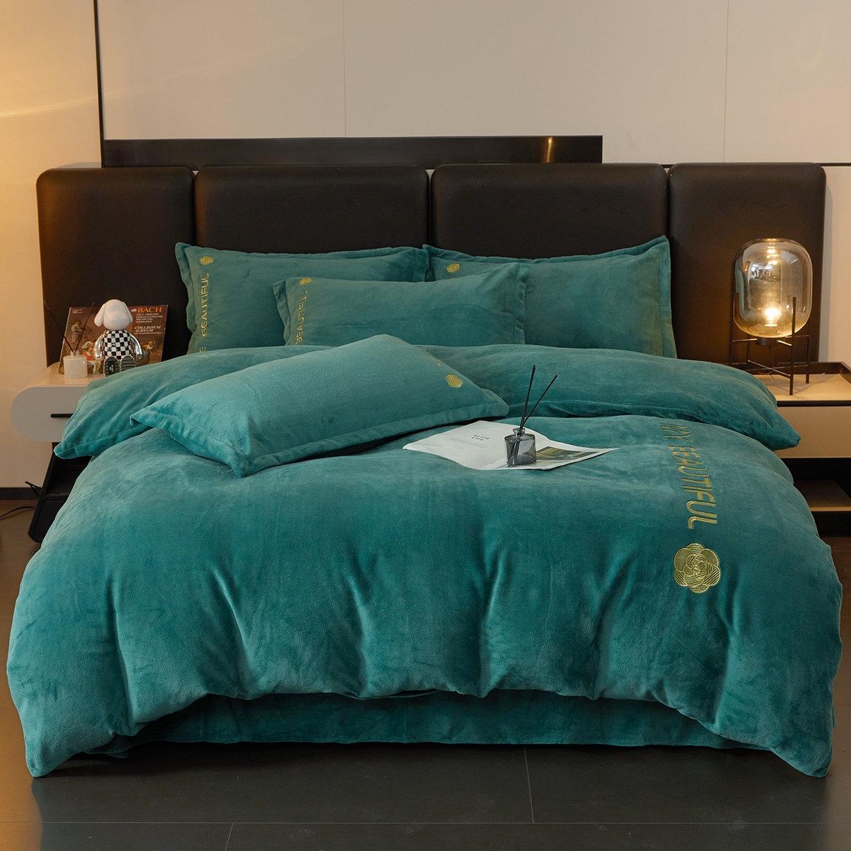 91家纺网 家纺一手货源 找家纺 （总）悦织湾家纺 2025新款绣花200克重牛奶绒四件套刺绣3.5万针7斤重高密加厚保暖跨境专供外贸出口电商热销款