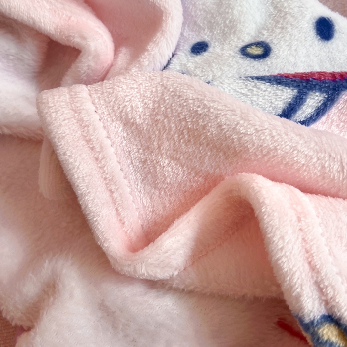 91家纺网 家纺一手货源 找家纺 妖妖家纺 2025新款正版三丽鸥双面印花牛奶绒多功能四季款毛毯空调毯 KT猫和熊