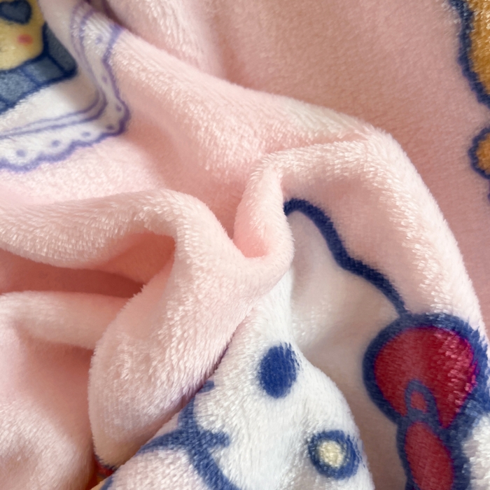 91家纺网 家纺一手货源 找家纺 妖妖家纺 2025新款正版三丽鸥双面印花牛奶绒多功能四季款毛毯空调毯 KT猫和熊