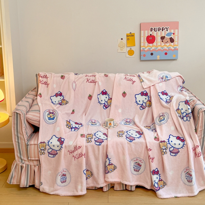 91家纺网 家纺一手货源 找家纺 妖妖家纺 2025新款正版三丽鸥双面印花牛奶绒多功能四季款毛毯空调毯 KT猫和熊