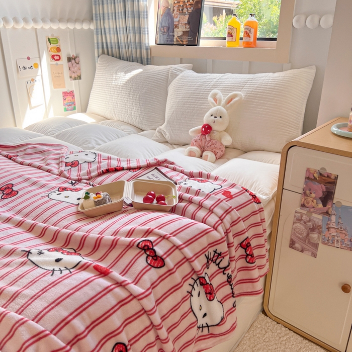 91家纺网 家纺一手货源 找家纺 妖妖家纺 2025新款正版三丽鸥双面印花牛奶绒多功能四季款毛毯空调毯 高贵KT猫