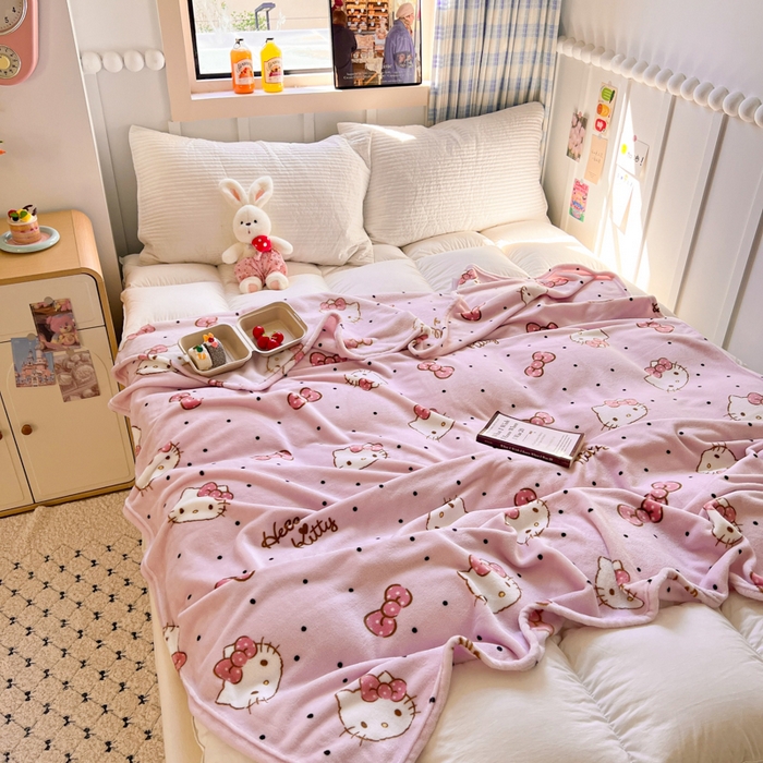 91家纺网 家纺一手货源 找家纺 妖妖家纺 2025新款正版三丽鸥双面印花牛奶绒多功能四季款毛毯空调毯 蝴蝶结KT