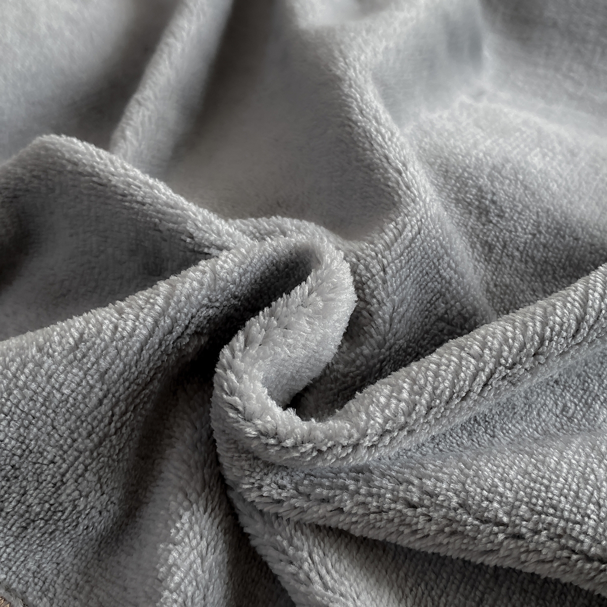 91家纺网 家纺一手货源 找家纺 悦织湾家纺 2025新款绣花200克重牛奶绒四件套刺绣3.5万针7斤重高密加厚保暖跨境专供外贸出口电商热销款 花语-高级灰