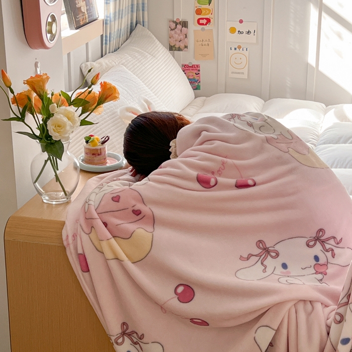 91家纺网 家纺一手货源 找家纺 妖妖家纺 2025新款正版三丽鸥双面印花牛奶绒多功能四季款毛毯空调毯 可爱玉桂狗