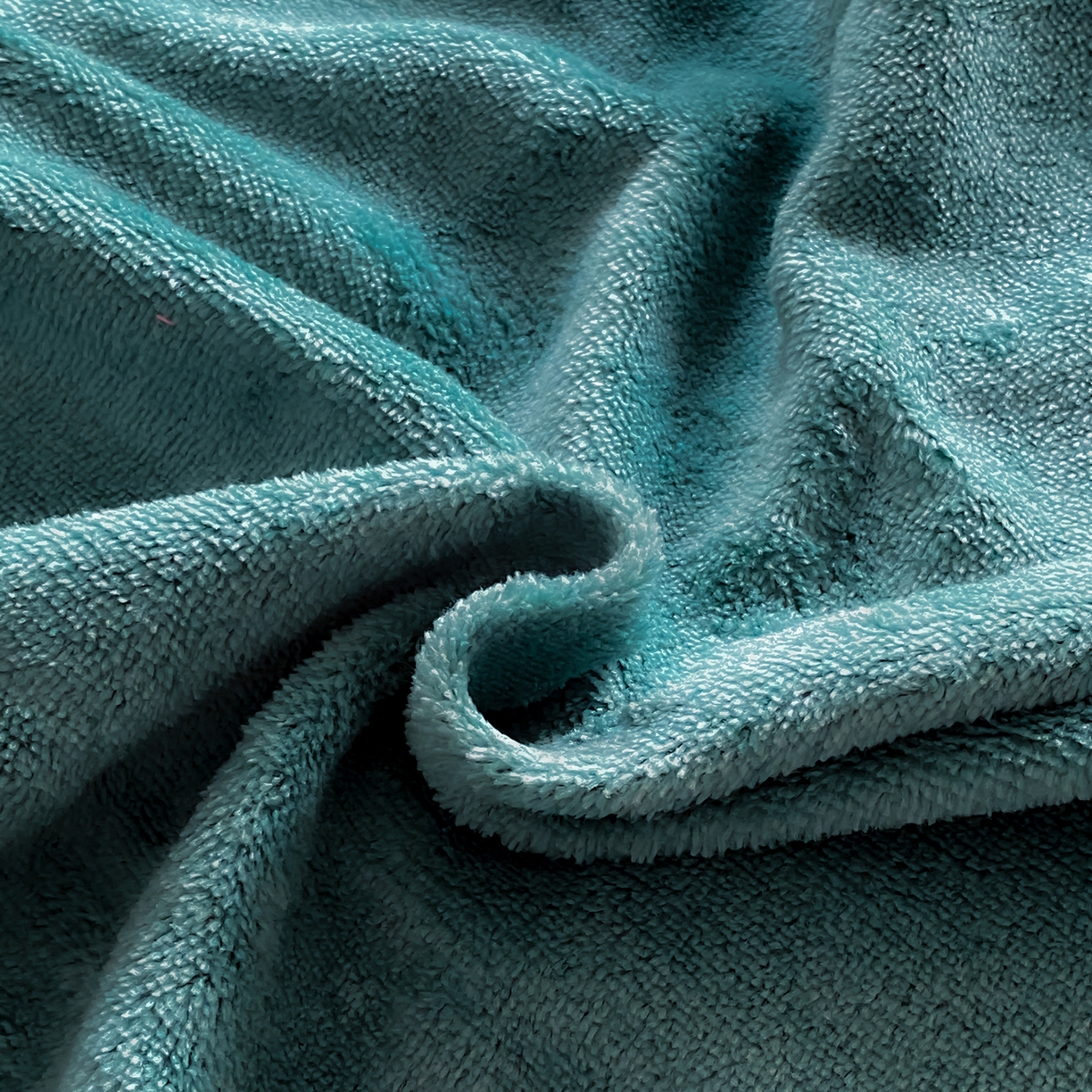 91家纺网 家纺一手货源 找家纺 悦织湾家纺 2025新款绣花200克重牛奶绒四件套刺绣3.5万针7斤重高密加厚保暖跨境专供外贸出口电商热销款 花语-墨绿