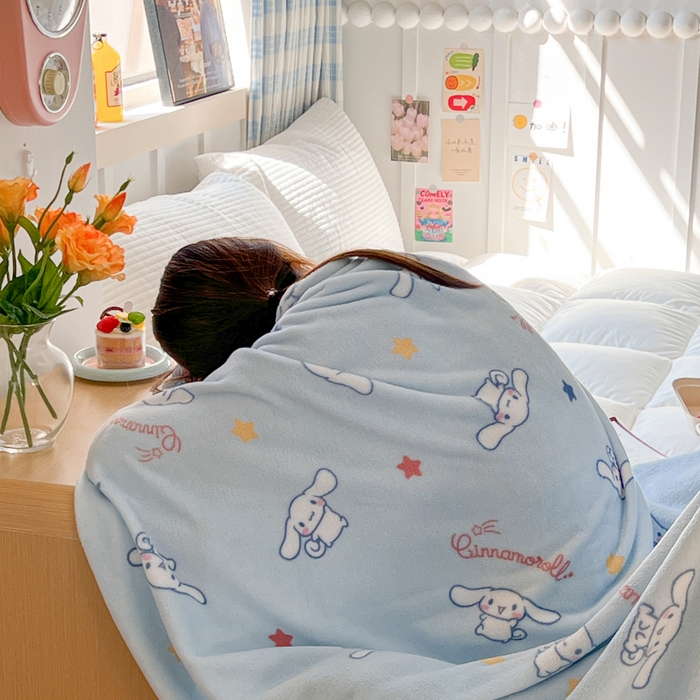 91家纺网 家纺一手货源 找家纺 妖妖家纺 2025新款正版三丽鸥双面印花牛奶绒多功能四季款毛毯空调毯 星星玉桂狗