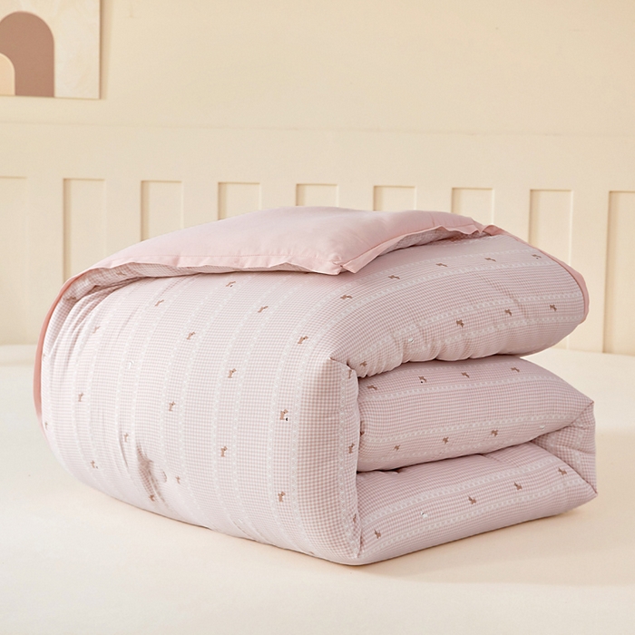 91家纺网 家纺一手货源 找家纺 亿莱鑫 2025新款水洗贝贝棉养肤被子被芯春秋被冬被 小狗漫步