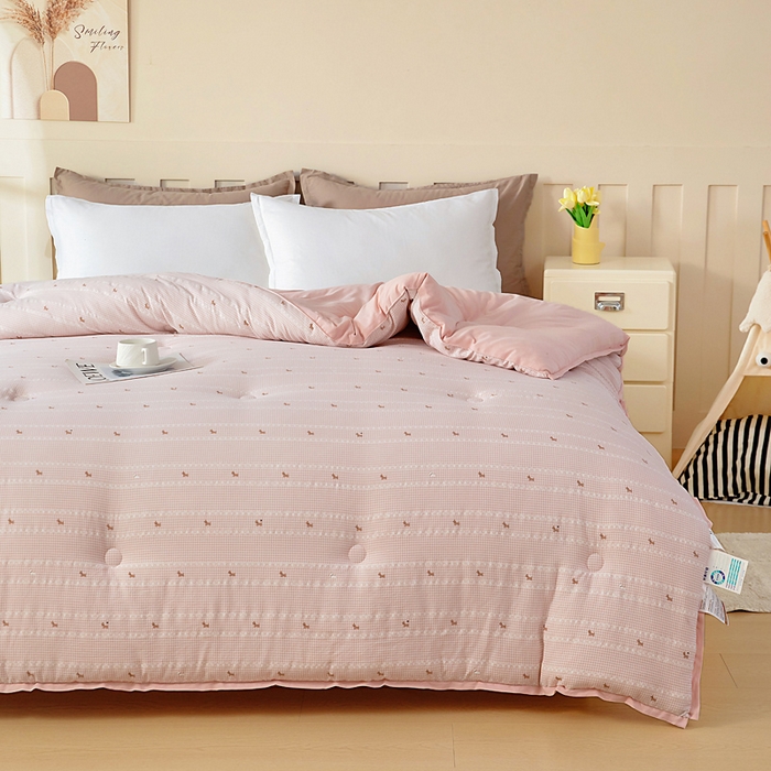 91家纺网 家纺一手货源 找家纺 亿莱鑫 2025新款水洗贝贝棉养肤被子被芯春秋被冬被 小狗漫步