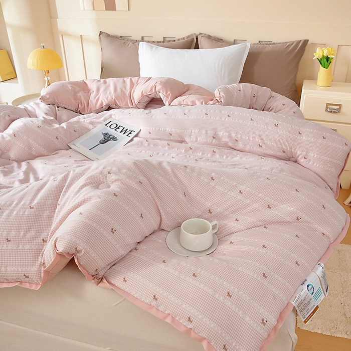 91家纺网 家纺一手货源 找家纺 亿莱鑫 2025新款水洗贝贝棉养肤被子被芯春秋被冬被 小狗漫步