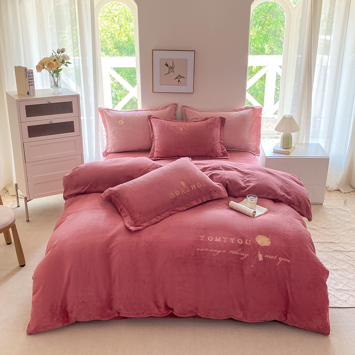 悦织湾家纺 2025新款绣花200克重牛奶绒四件套刺绣3.5万针7斤重高密加厚保暖跨境专供外贸出口电商热销款 玫瑰-豆沙