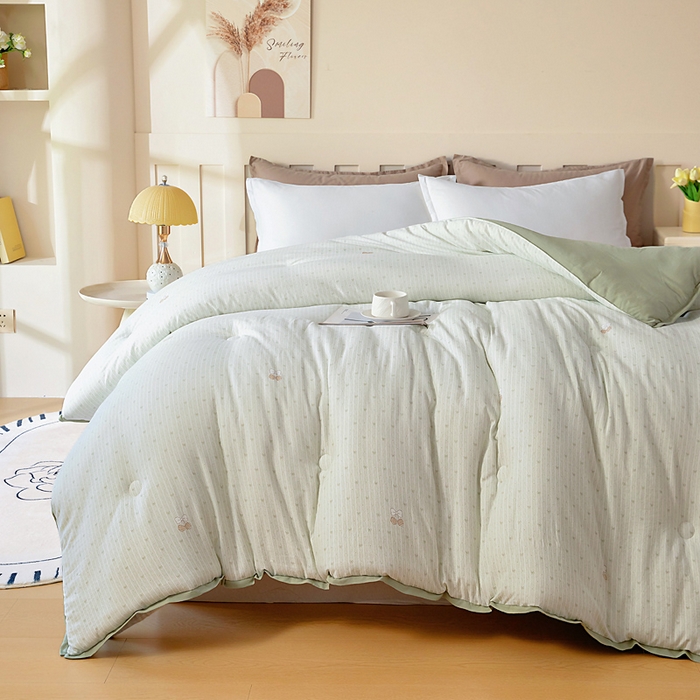 91家纺网 家纺一手货源 找家纺 亿莱鑫 2025新款水洗贝贝棉养肤被子被芯春秋被冬被 樱桃蝴蝶结