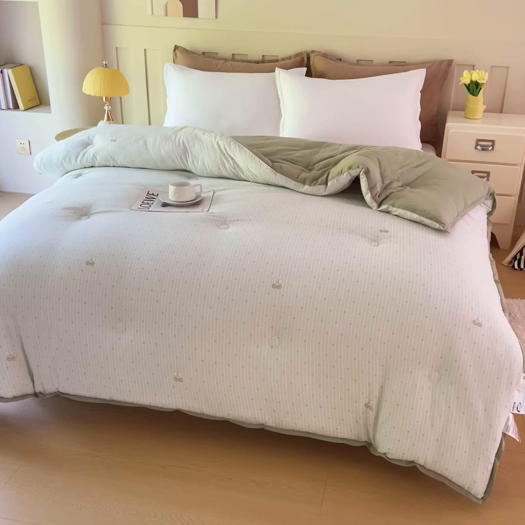 91家纺网 家纺一手货源 找家纺 亿莱鑫 2025新款水洗贝贝棉养肤被子被芯春秋被冬被 樱桃蝴蝶结