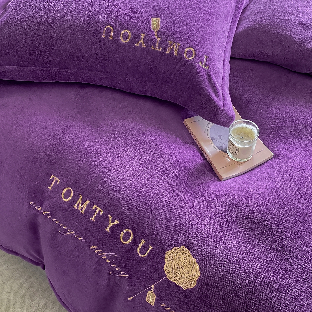 91家纺网 家纺一手货源 找家纺 悦织湾家纺 2025新款绣花200克重牛奶绒四件套刺绣3.5万针7斤重高密加厚保暖跨境专供外贸出口电商热销款 玫瑰-紫