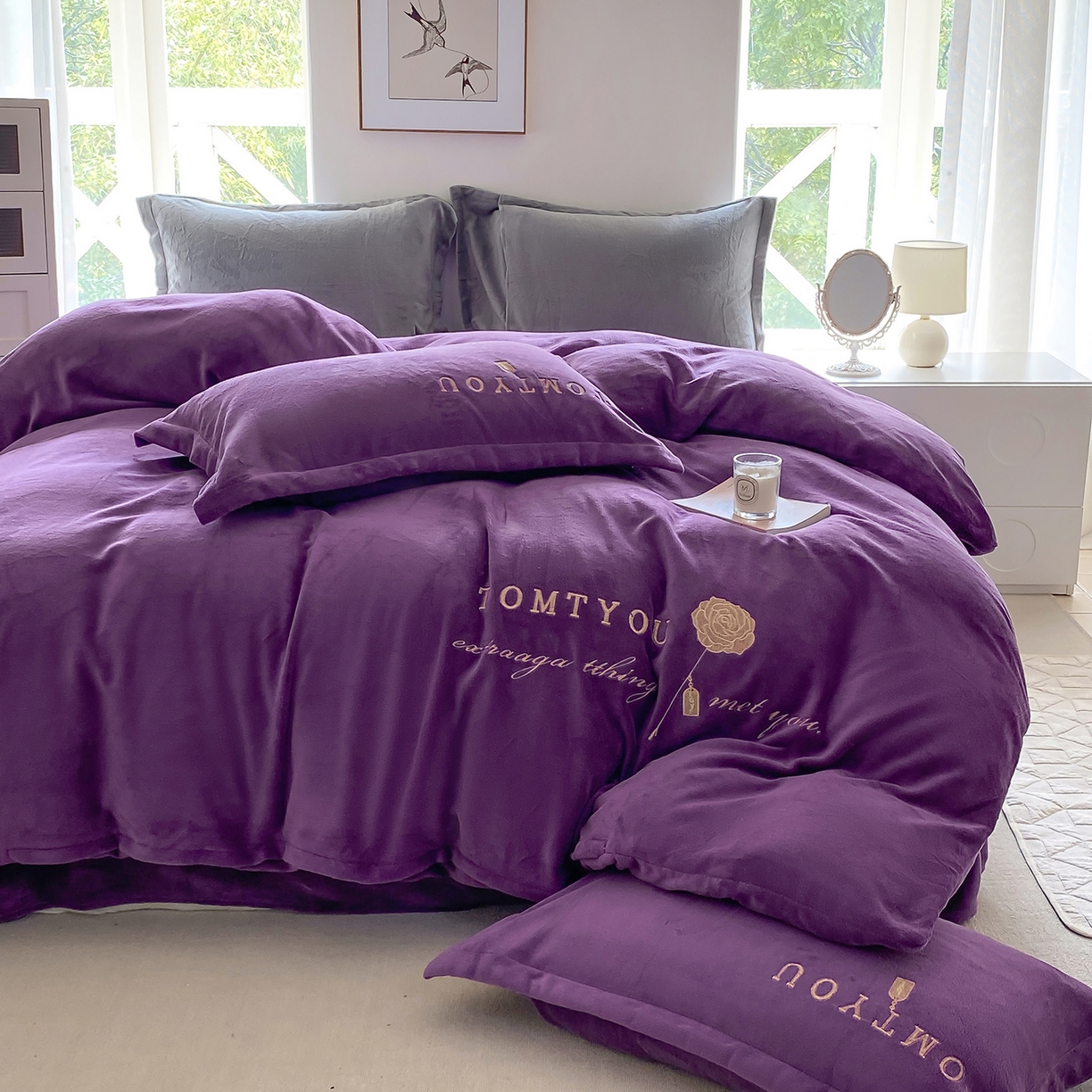 91家纺网 家纺一手货源 找家纺 悦织湾家纺 2025新款绣花200克重牛奶绒四件套刺绣3.5万针7斤重高密加厚保暖跨境专供外贸出口电商热销款 玫瑰-紫