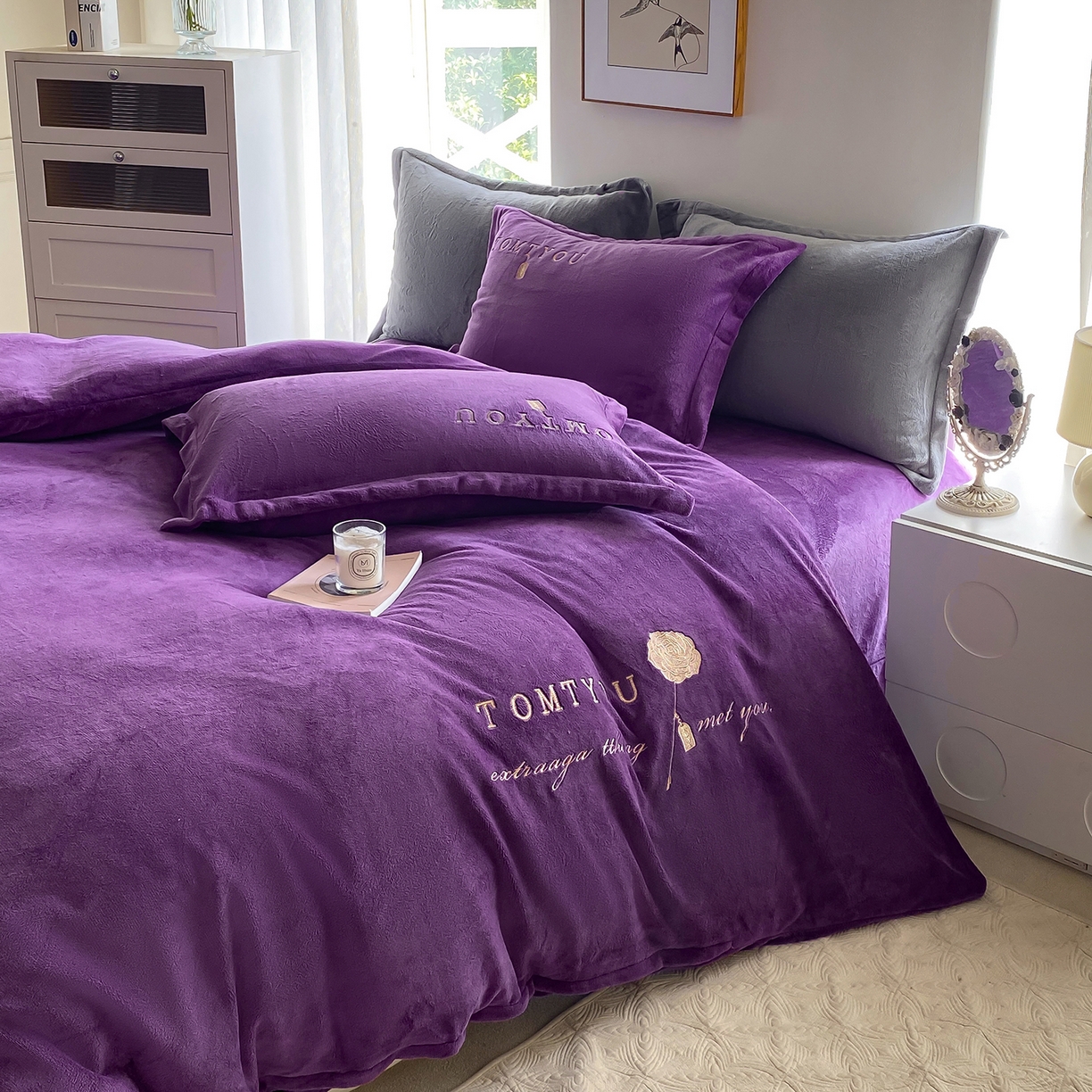 91家纺网 家纺一手货源 找家纺 悦织湾家纺 2025新款绣花200克重牛奶绒四件套刺绣3.5万针7斤重高密加厚保暖跨境专供外贸出口电商热销款 玫瑰-紫