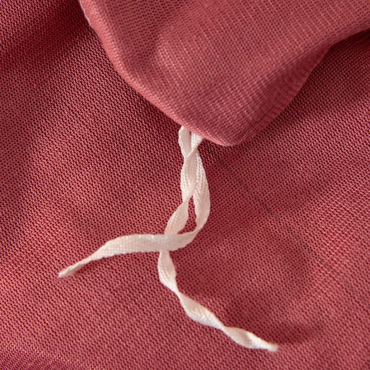 91家纺网 家纺一手货源 找家纺 悦织湾家纺 2025新款绣花200克重牛奶绒四件套刺绣3.5万针7斤重高密加厚保暖跨境专供外贸出口电商热销款 山茶花-豆沙红