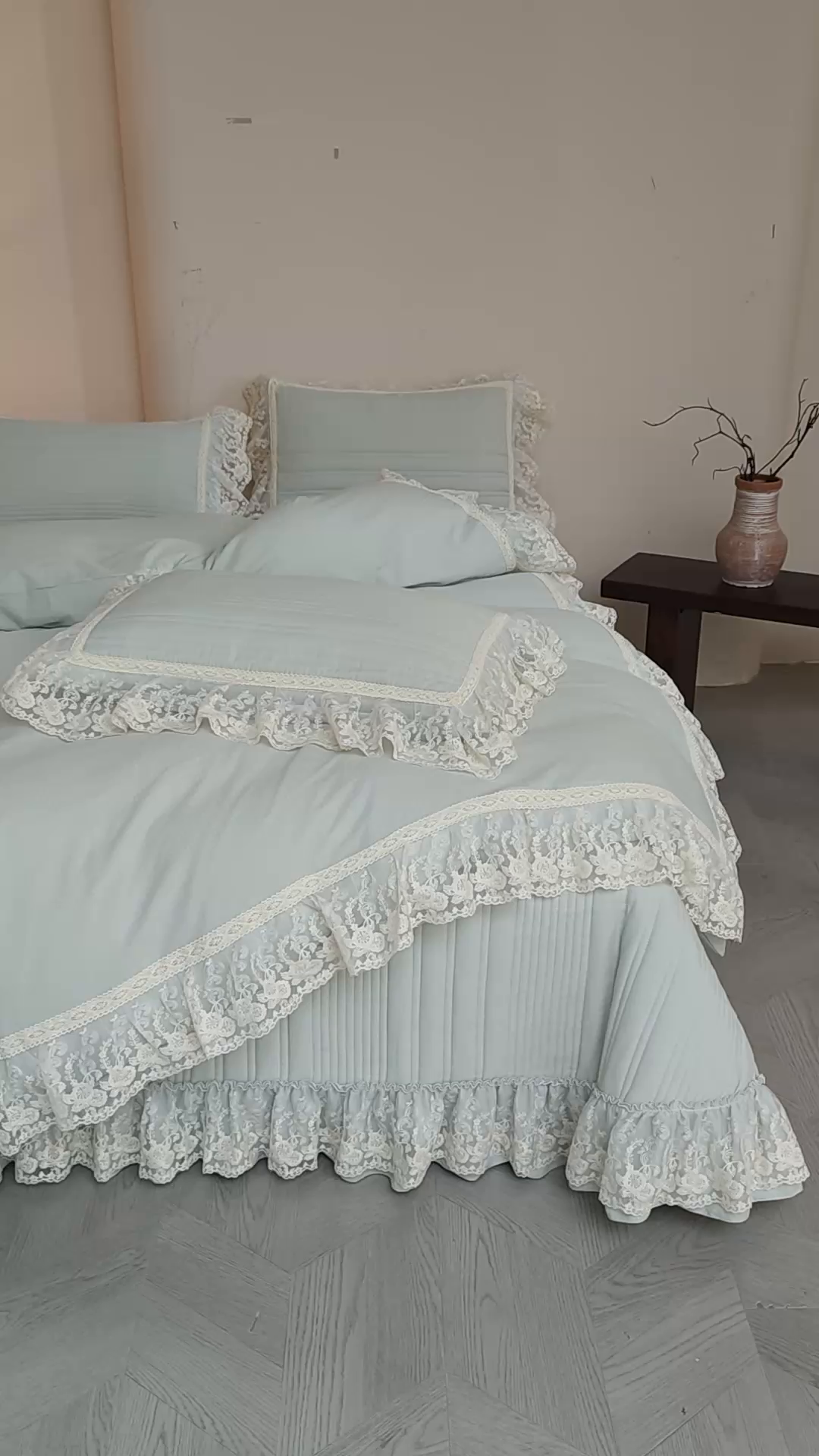 91家纺网 家纺一手货源 找家纺  鼎丰家纺 2025新款法式浪漫花边皱皱纱床盖四件套 蔷薇-清洗绿