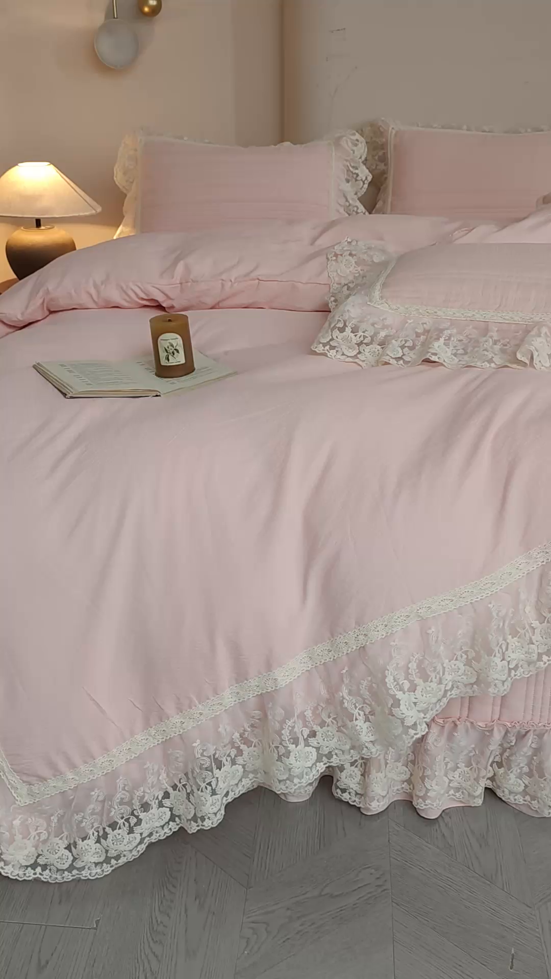 91家纺网 家纺一手货源 找家纺  鼎丰家纺 2025新款法式浪漫花边皱皱纱床盖四件套 蔷薇-桃花粉