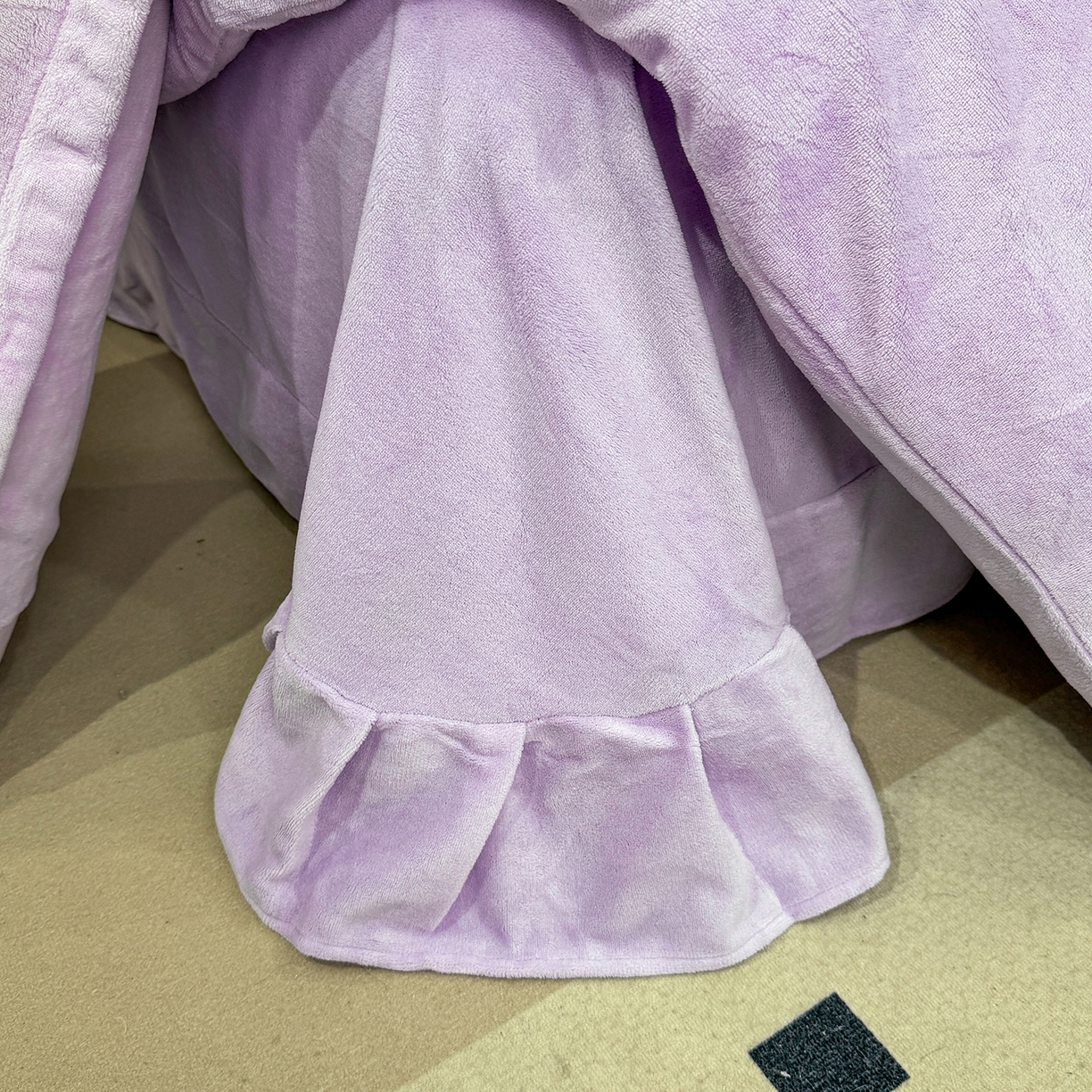 91家纺网 家纺一手货源 找家纺 悦织湾家纺 2025新款绣花200克重牛奶绒四件套刺绣3.5万针7斤重高密加厚保暖跨境专供外贸出口电商热销款 手捧花-浅紫