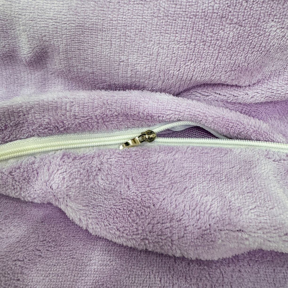 91家纺网 家纺一手货源 找家纺 悦织湾家纺 2025新款绣花200克重牛奶绒四件套刺绣3.5万针7斤重高密加厚保暖跨境专供外贸出口电商热销款 手捧花-浅紫