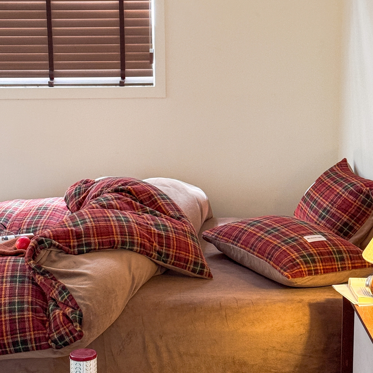 91家纺网 家纺一手货源 找家纺 蜜宿 2025新款仿羊绒牛奶绒四件套-格纹款 栗绒焦糖