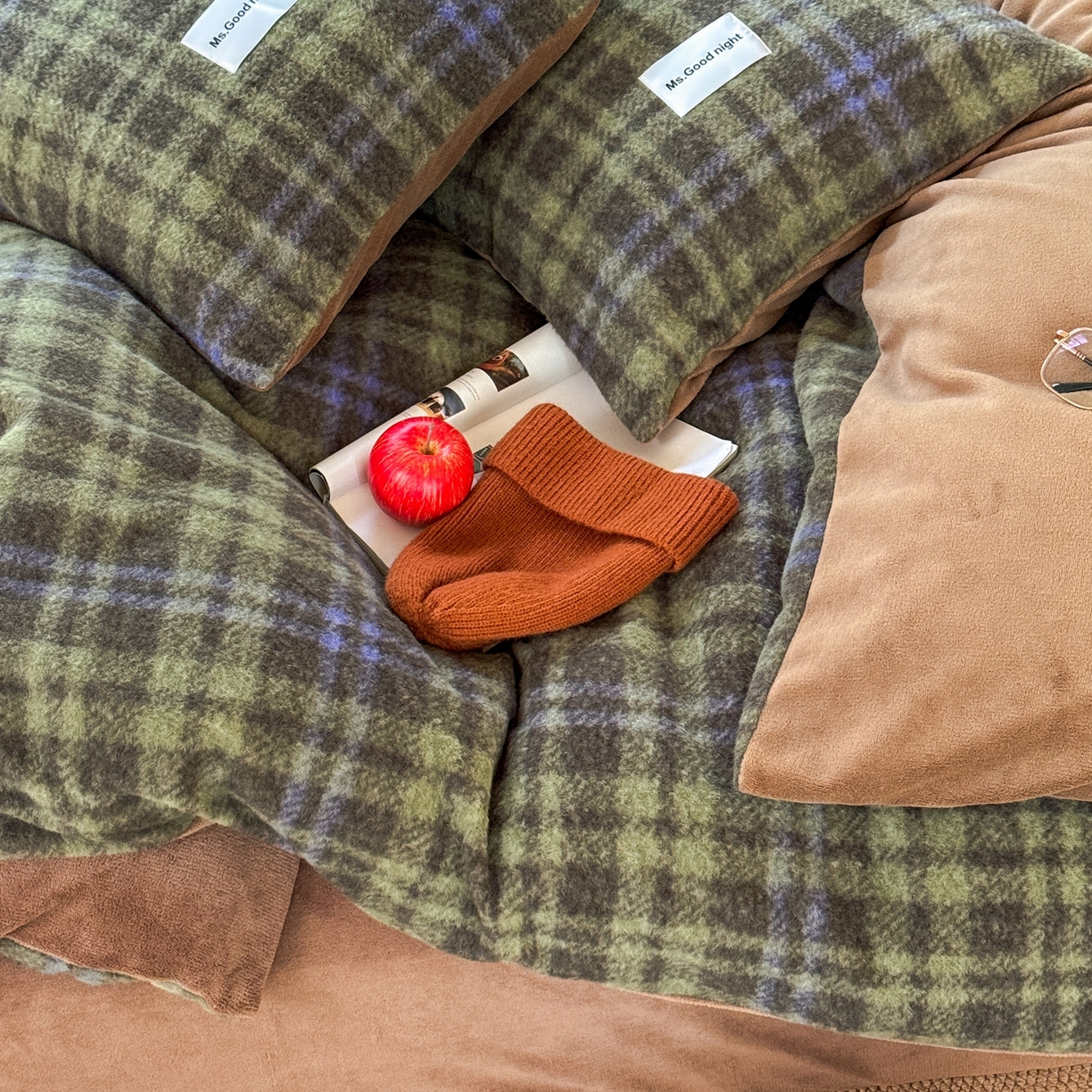 91家纺网 家纺一手货源 找家纺 蜜宿 2025新款仿羊绒牛奶绒四件套-格纹款 奇幻森林