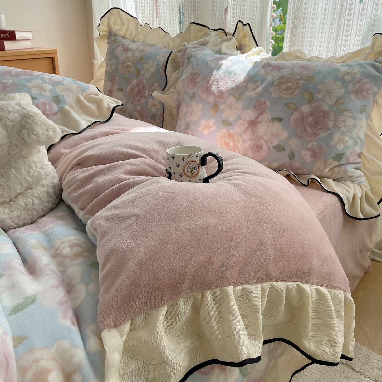 91家纺网 家纺一手货源 找家纺 （总）桃子家居 2025新款A类法式复古碎花牛奶绒韩版花边工艺加厚牛奶绒四件套