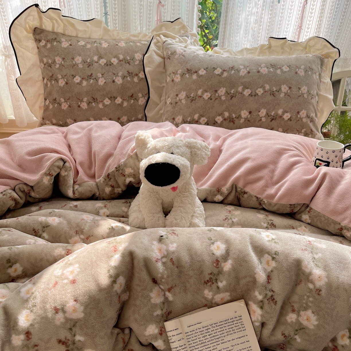 91家纺网 家纺一手货源 找家纺 桃子家居 2025新款A类法式复古碎花牛奶绒韩版花边工艺加厚牛奶绒四件套 绒花边-香榭丽