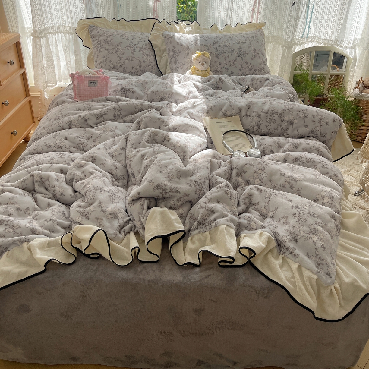 91家纺网 家纺一手货源 找家纺 （总）桃子家居 2025新款A类法式复古碎花牛奶绒韩版花边工艺加厚牛奶绒四件套