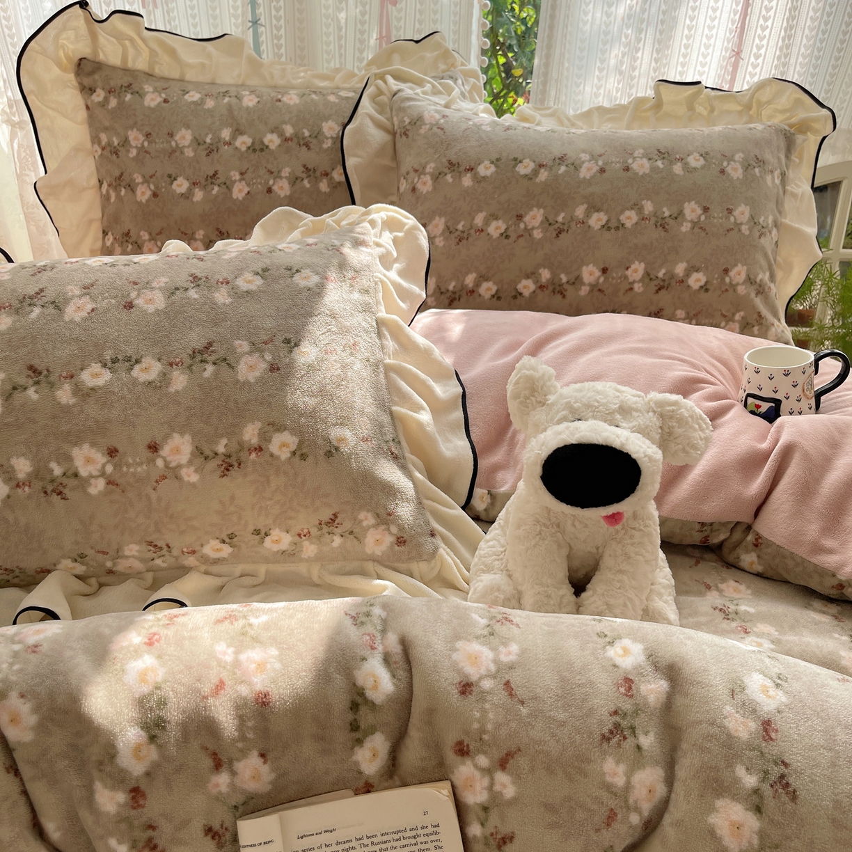 91家纺网 家纺一手货源 找家纺 桃子家居 2025新款A类法式复古碎花牛奶绒韩版花边工艺加厚牛奶绒四件套 绒花边-香榭丽