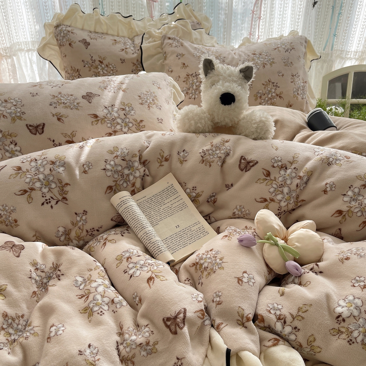 91家纺网 家纺一手货源 找家纺 桃子家居 2025新款A类法式复古碎花牛奶绒韩版花边工艺加厚牛奶绒四件套 绒花边-蝶樱