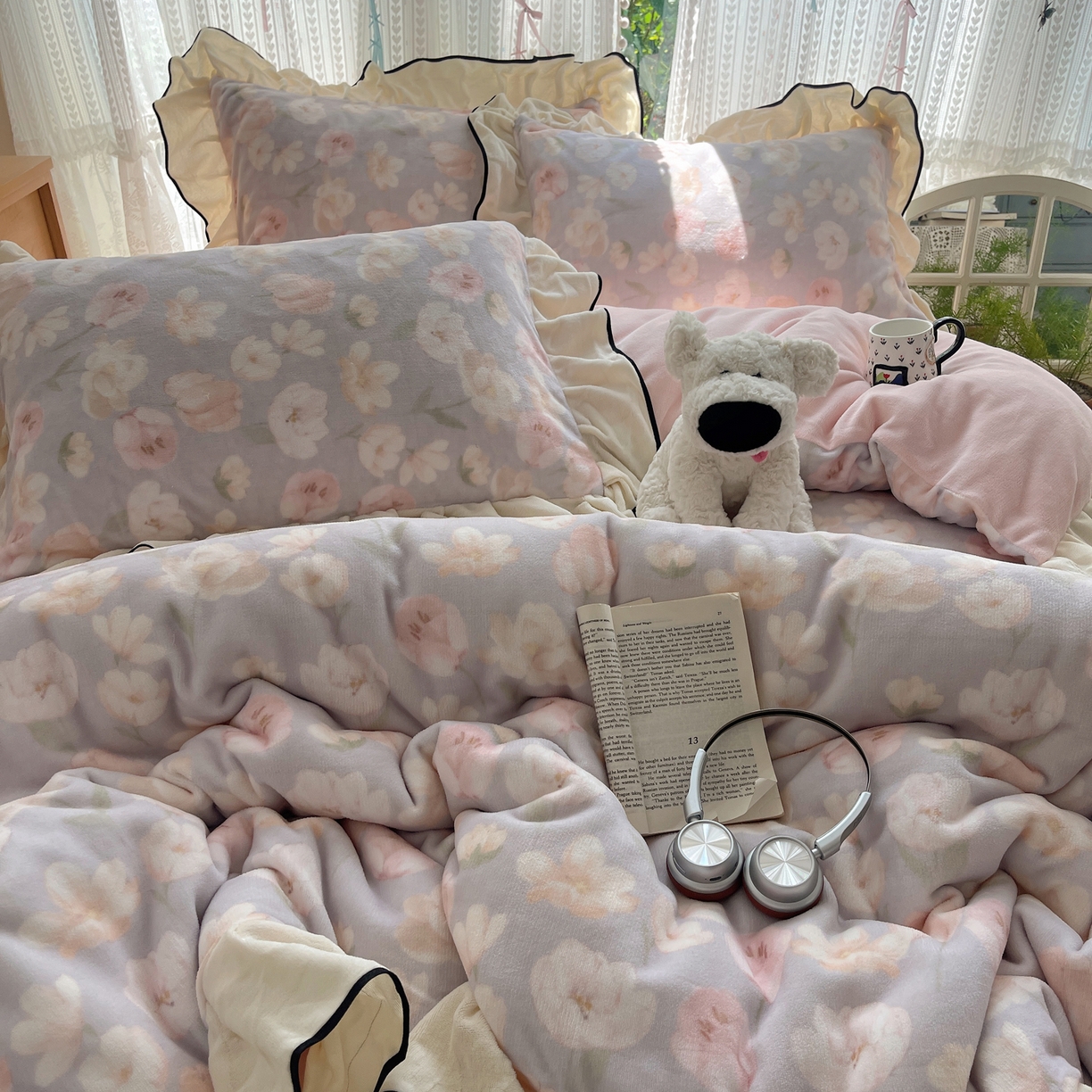 91家纺网 家纺一手货源 找家纺 桃子家居 2025新款A类法式复古碎花牛奶绒韩版花边工艺加厚牛奶绒四件套 绒花边-沁梦紫