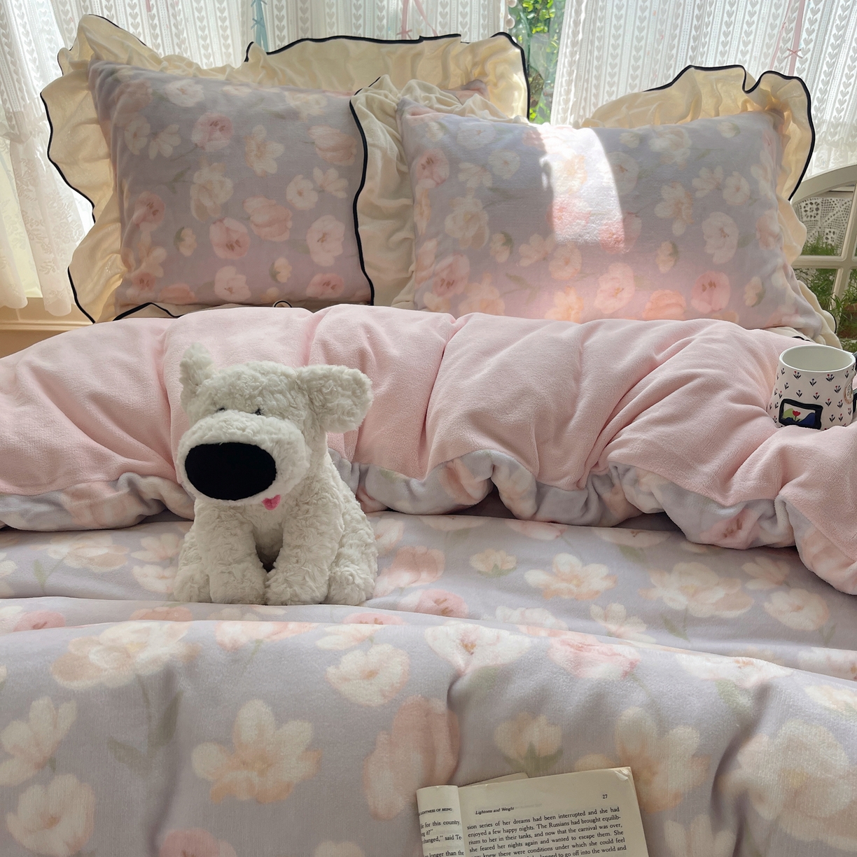 91家纺网 家纺一手货源 找家纺 桃子家居 2025新款A类法式复古碎花牛奶绒韩版花边工艺加厚牛奶绒四件套 绒花边-沁梦紫