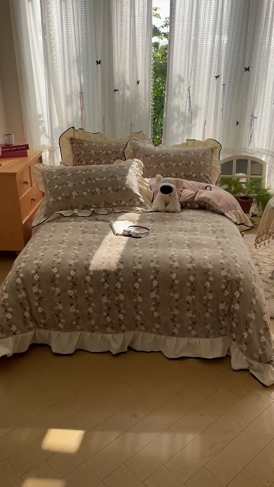 91家纺网 家纺一手货源 找家纺 桃子家居 2025新款A类法式复古碎花牛奶绒韩版花边工艺加厚牛奶绒四件套 绒花边-香榭丽