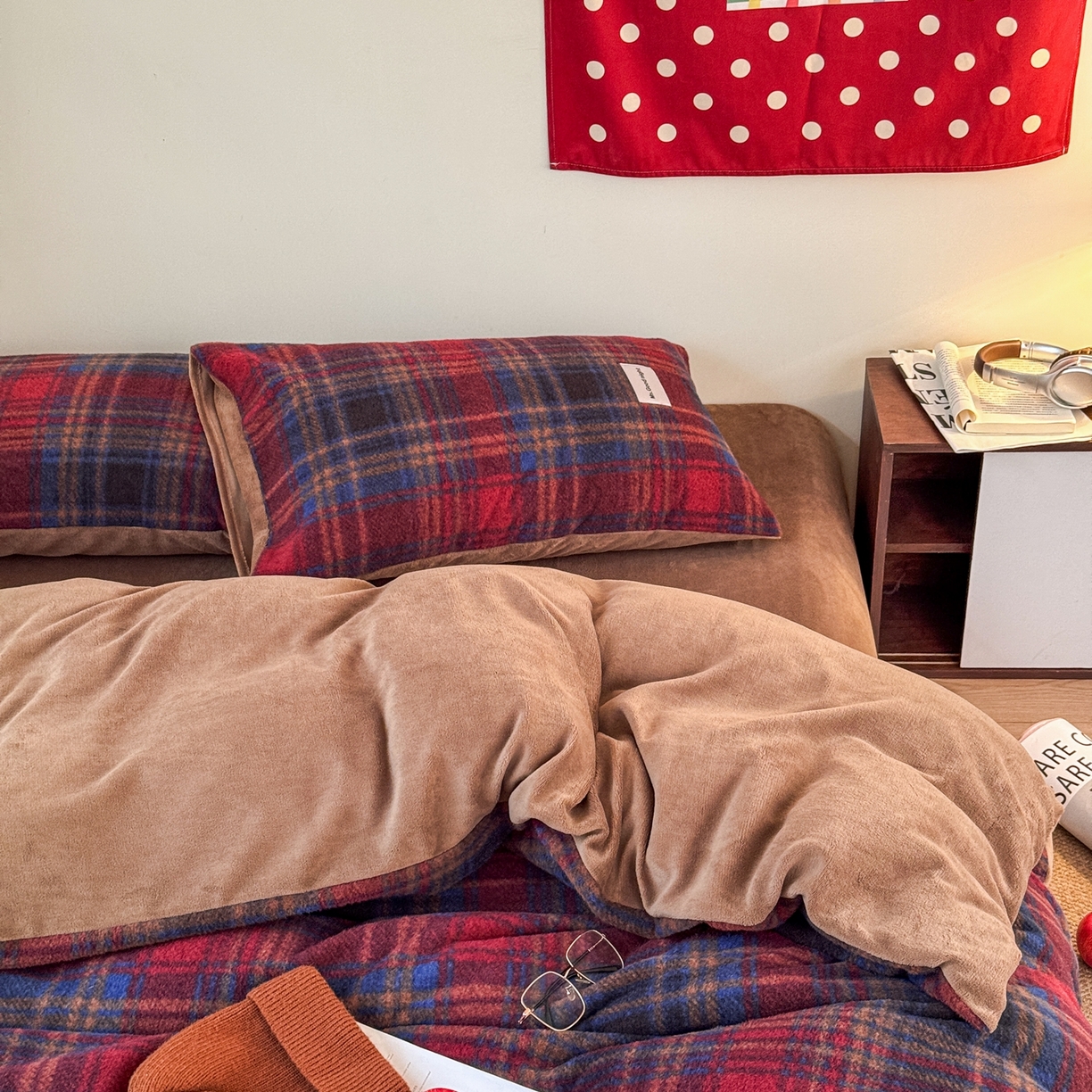 91家纺网 家纺一手货源 找家纺 蜜宿 2025新款仿羊绒牛奶绒四件套-格纹款 雪顶山楂