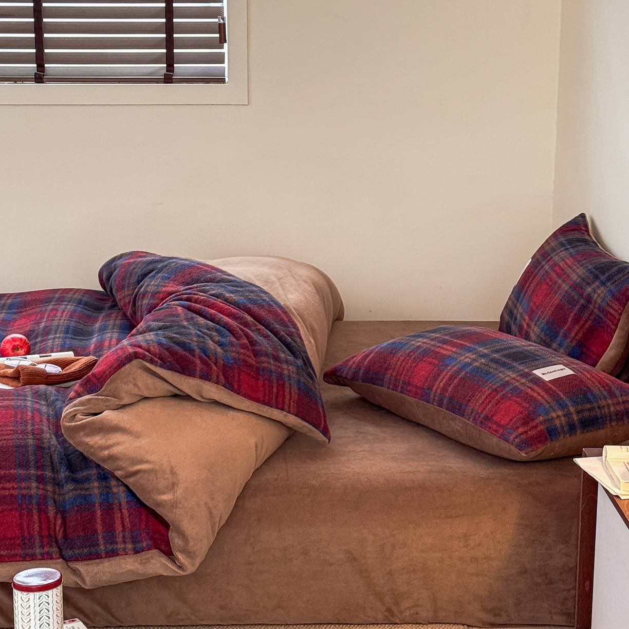 91家纺网 家纺一手货源 找家纺 蜜宿 2025新款仿羊绒牛奶绒四件套-格纹款 雪顶山楂