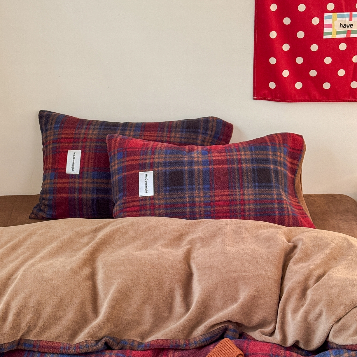 91家纺网 家纺一手货源 找家纺 蜜宿 2025新款仿羊绒牛奶绒四件套-格纹款 雪顶山楂