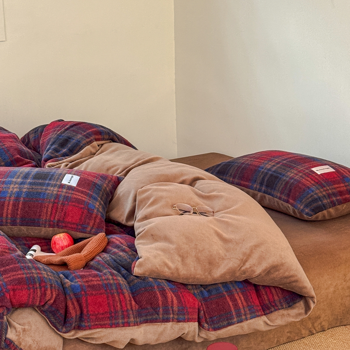 91家纺网 家纺一手货源 找家纺 蜜宿 2025新款仿羊绒牛奶绒四件套-格纹款 雪顶山楂