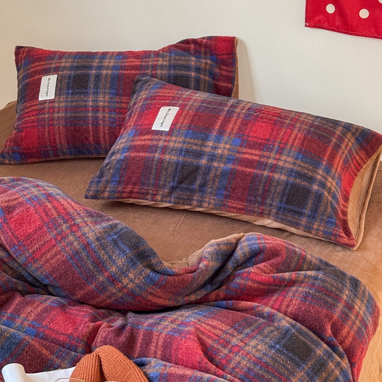 91家纺网 家纺一手货源 找家纺 蜜宿 2025新款仿羊绒牛奶绒四件套-格纹款 雪顶山楂