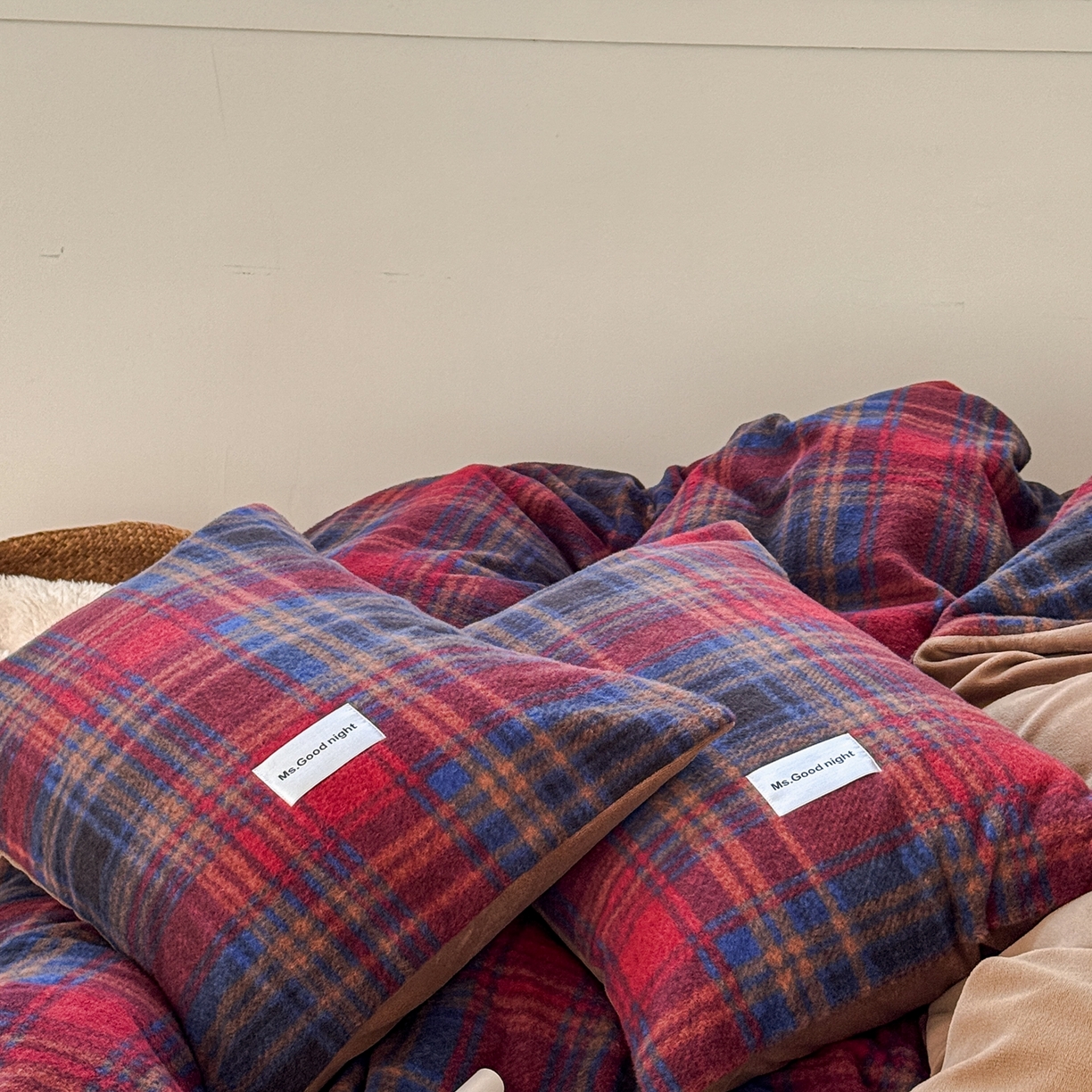 91家纺网 家纺一手货源 找家纺 蜜宿 2025新款仿羊绒牛奶绒四件套-格纹款 雪顶山楂